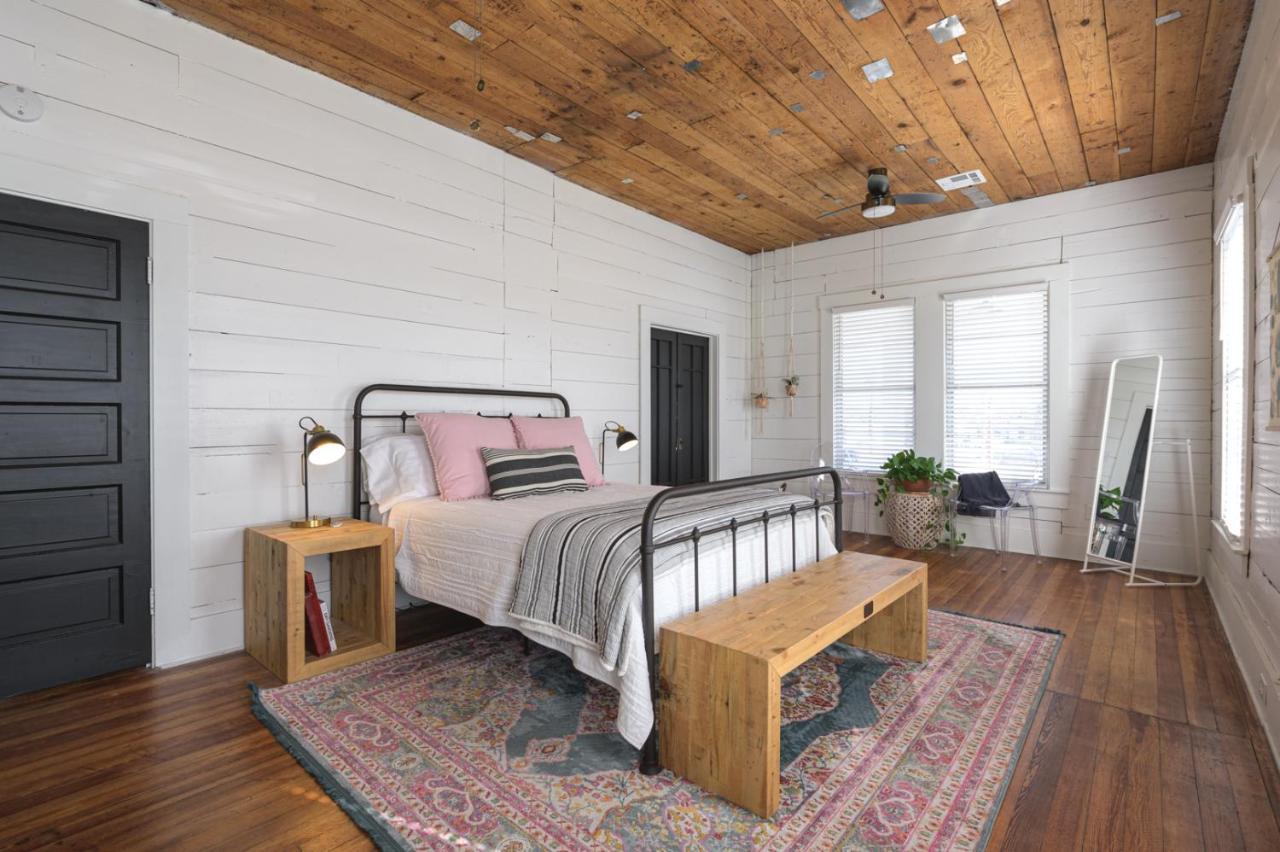 Restored 1930S Uptown Bungalow 2 Min. To Magnolia Waco Exterior photo