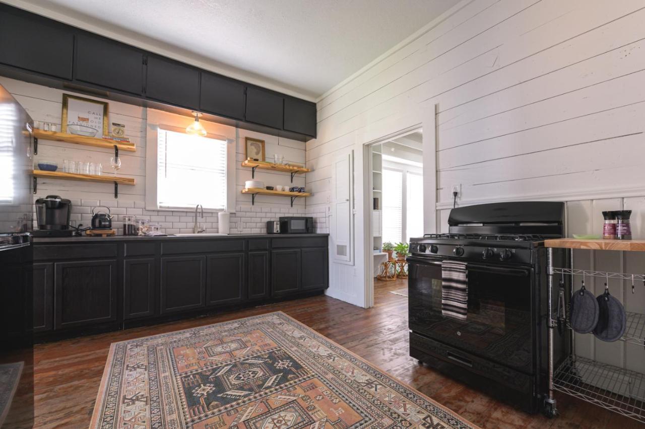 Restored 1930S Uptown Bungalow 2 Min. To Magnolia Waco Exterior photo