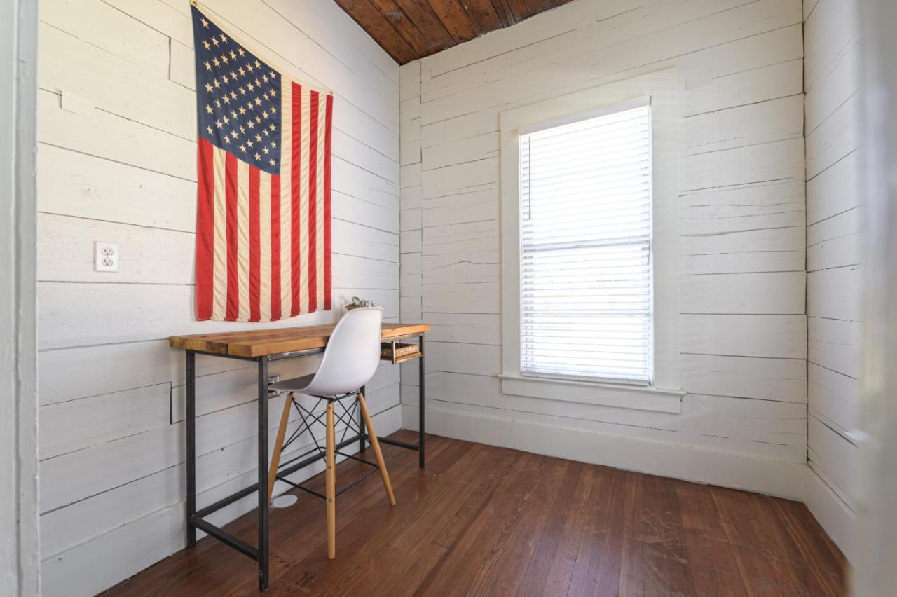 Restored 1930S Uptown Bungalow 2 Min. To Magnolia Waco Exterior photo