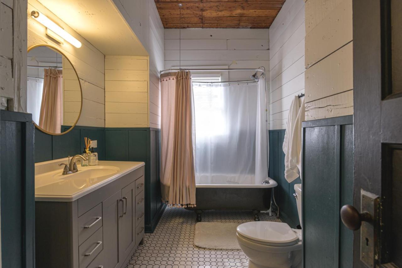 Restored 1930S Uptown Bungalow 2 Min. To Magnolia Waco Exterior photo