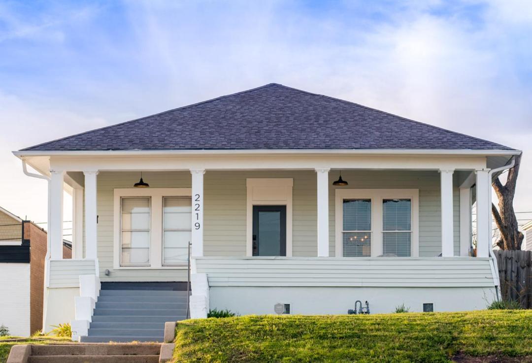 Restored 1930S Uptown Bungalow 2 Min. To Magnolia Waco Exterior photo